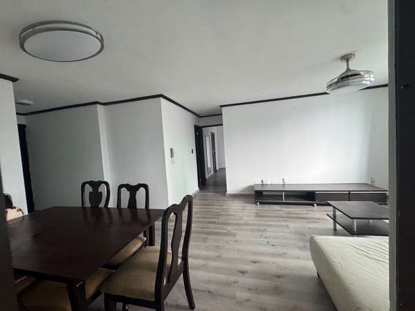 RENTAL APARTMENT WHITE LINE BEAUTIFUL VIEW