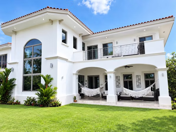 SALE OF HOUSE IN SANTA MARIA, FAIRWAY ESTATE