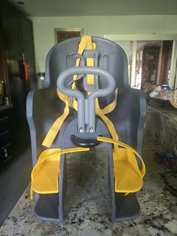 Front seat for bike to move babies and children, standard, USA, with walkways