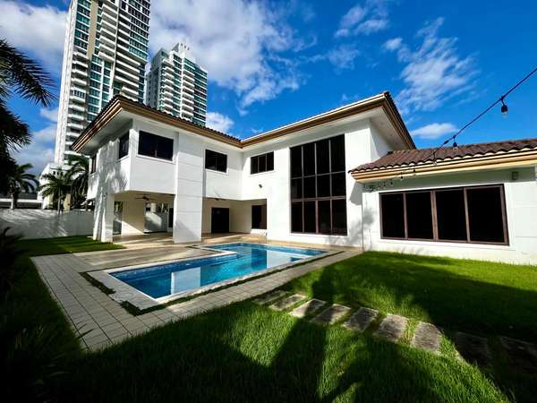Exclusive East Coast Mansion - 124; Elegance, Amplitude and Atemporal Design