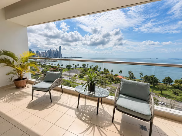 Rivage Tower | Vista al Mar - balcón 