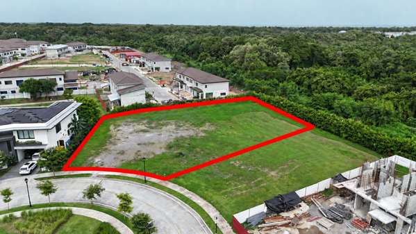 Lot for Sale in Santa María | Península Estates | 1,860 m²