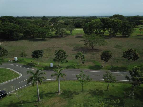 LOT FOR SALE IN GOOD ADVENTURE - 1,970M2