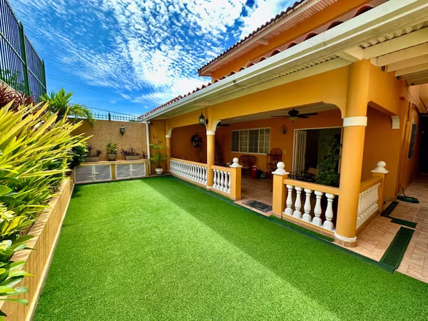 The house is sold in perfect conditions, El Doral, El Bosque