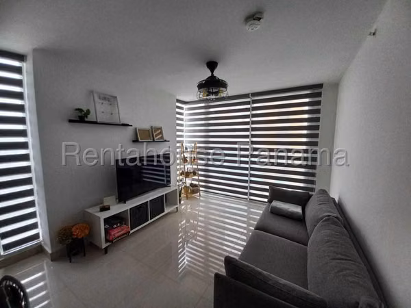 Alquiler Apartamento Carrasquilla - YD