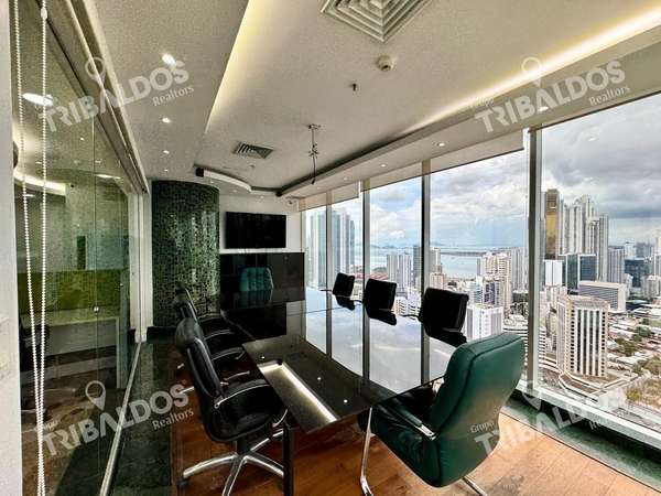 Alquiler de Amplia Oficina en el Edificio F &amp; F TOWER, Amoblada