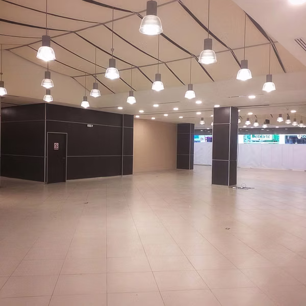 Albrook Mall. Pasillo del Delfin. Local 1198.94mts 8 locales $5,000,000.00neg