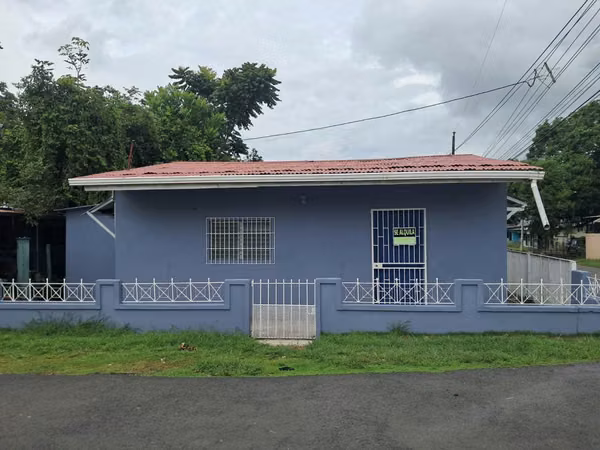 RENTAL HOUSE WITH STRATEGIC LOCATION IN SANTIAGO