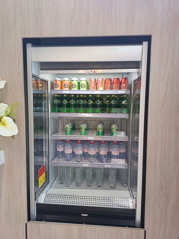 NEVERA GSTO-900 COMERCIAL ABIERTA CON CORTINA