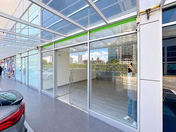 COMMERCIAL PLACE FOR RENT IN OBARRIO - SQUARE OF THE OBARRIO CENTER - BV