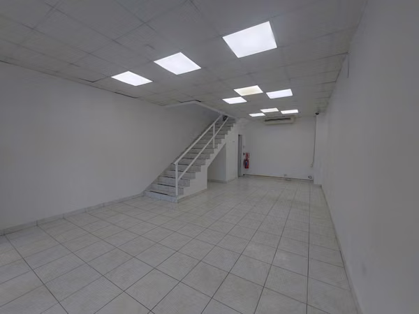 SU LOCAL COMERCIAL A PIE DE CALLE, 100mts2 - 2 NIVELES $1600.00usd