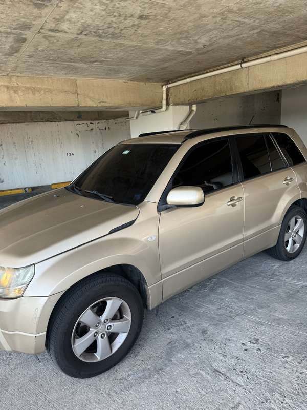 Suzuki Grand Vitara 2013 4x4 - 124; 106,000 km - 124; Automatic - 124; $7,200