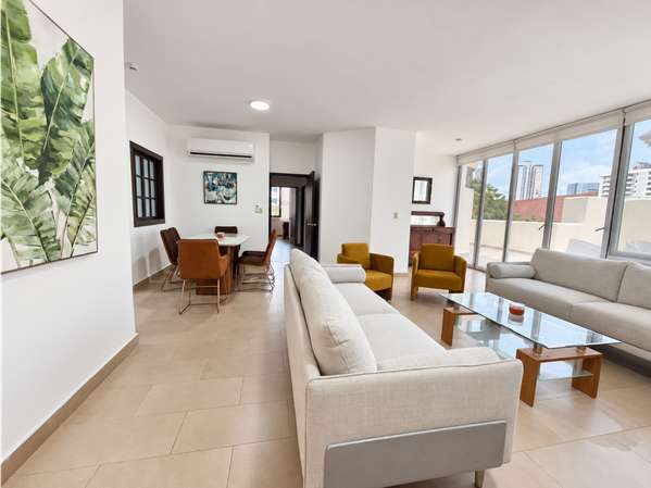 Venta de Apartamento con Amplia Terraza – PH Buganvilla, Calle 50