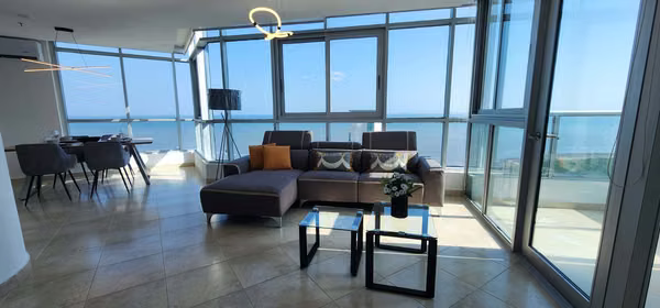 Apartment with Spectacular View & Close to Corporate Seas