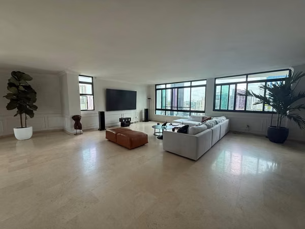 Spectacular 431 m² Penthouse in Marbella | 5 Bedrooms, Great Views, and Prime Location