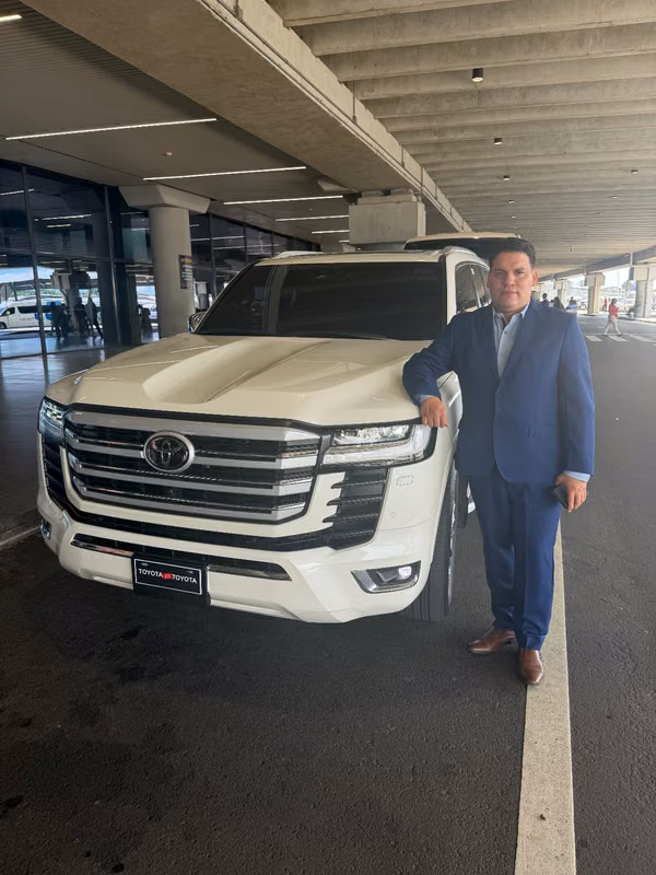 Alquiler de vehículos  y transporte privado 