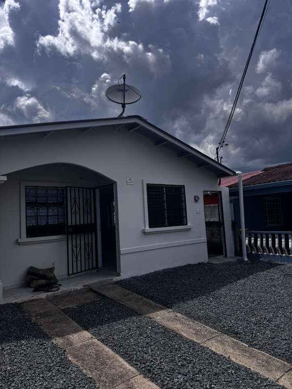 CASA EN ALQUILER – BARRIADA VALLE DORADO - LA CHORRERA
