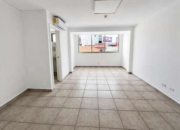 Se alquilan locales comerciales en calle 50