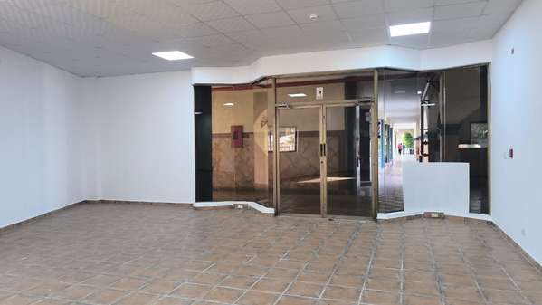 ALQUILER DE LOCAL COMERCIAL EN PLAZA ALBROOK 99M2 JP