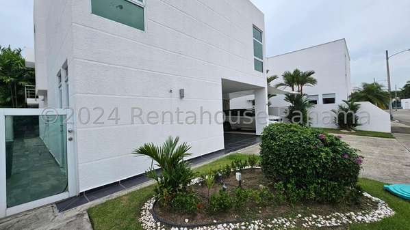 Casa en Venta en Costa Esmeralda | Costa Sur  27EPP1917