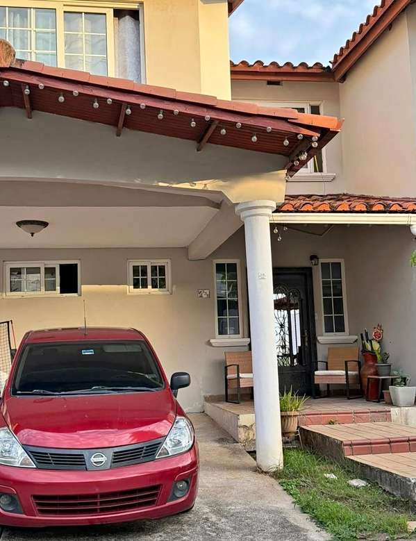 Hermosa Casa en Brisas del Golf en Residencial Privado! PH Riviera Colonial!