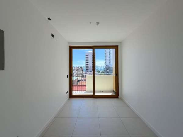 Unfurnished 1-Bedroom Apartment for Rent in Bella Vista – 38 m² with Pool and Gym