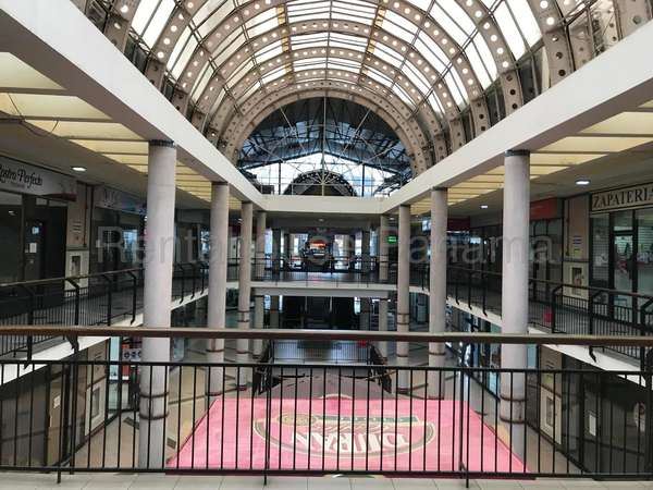 Venta de Amplio Local Comercial 123 mts en Via España 27*2583Mfk