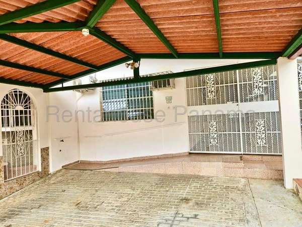 Venta de Casa Remodelada en Villa Lucre 27*2032Mfk