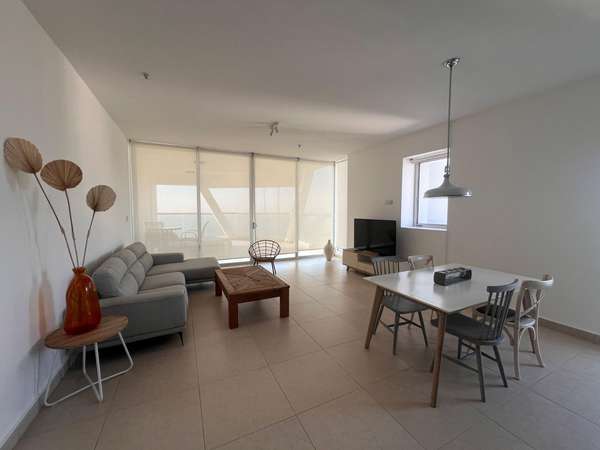 PM AVENIDA BALBOA 1REC 1.5 BAÑ. DEN $1800