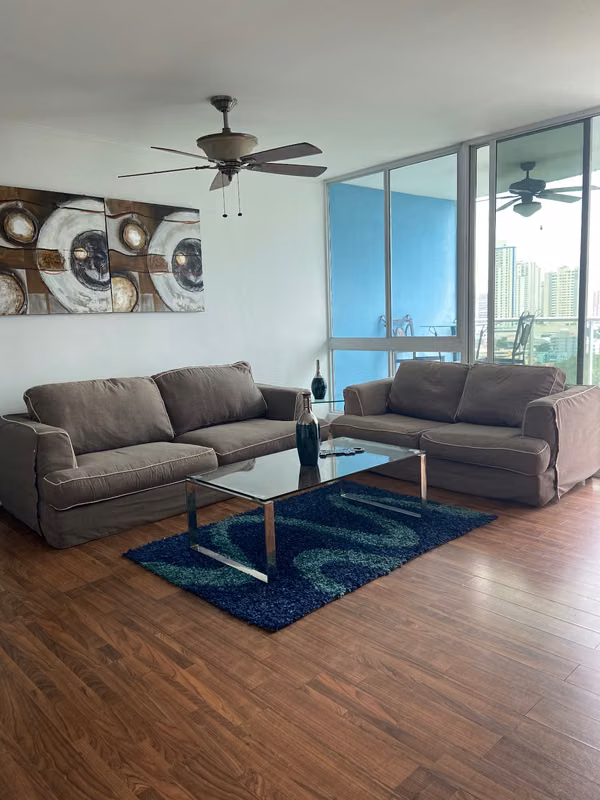 Apartamente frente al Parque Omar