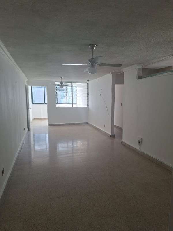  ALQUILO AMPLIO APARTAMENTO FRENTE AL METRO DE VÍA ARGENTINA – 96 m² 