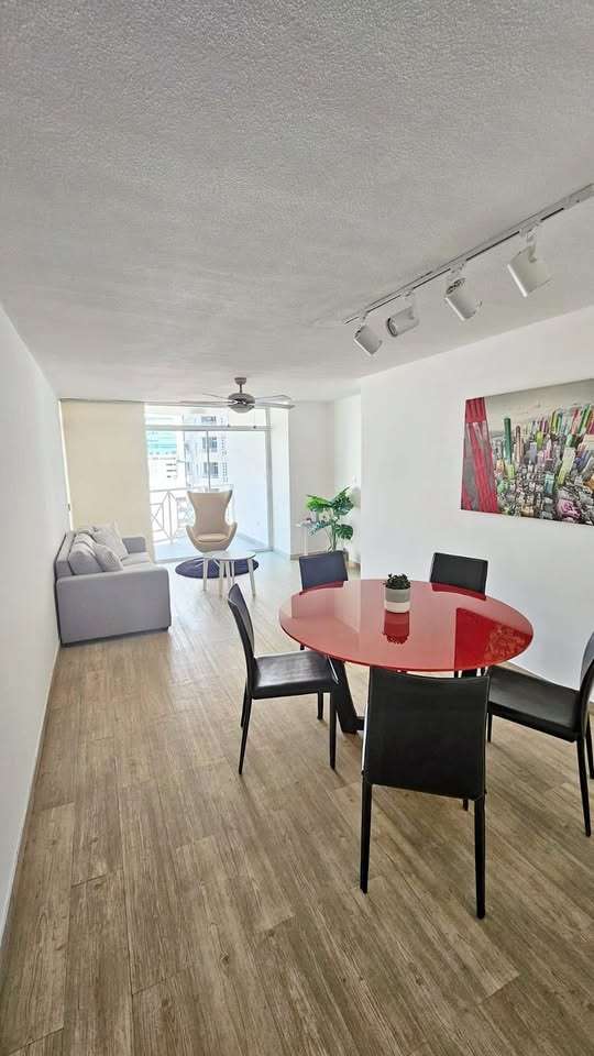 SE ALQUILA APARTAMENTO AMOBLADO EN PH CASA REAL