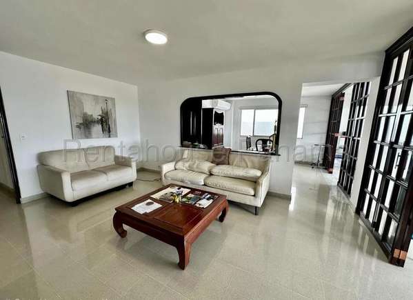 Apartamento en Venta en Altos del Golf Cerca del Parque Omar KC