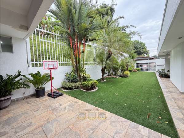 VENTA DE CASA EN BRISAS DEL GOLF REMODELADA
