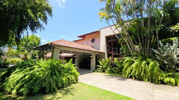 Casa en Venta en Altos del Golf JG