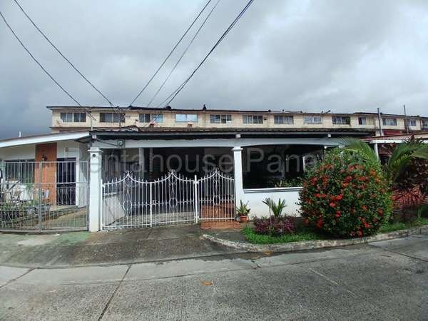 Venta de Casa en Campo Limberg, Entorno Familiar 26LGG4259