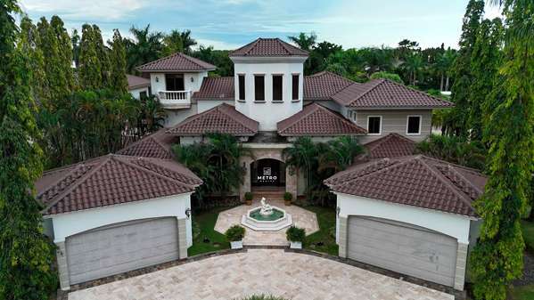 Luxurious House for Sale in Balmoral, Costa del Este