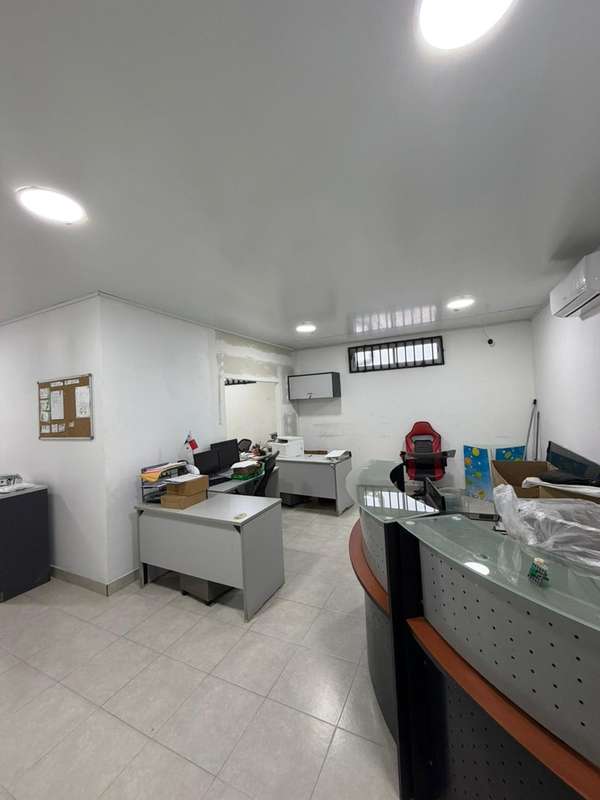 Se Vende Local Comercial con Área de Producción – Las Mañanitas