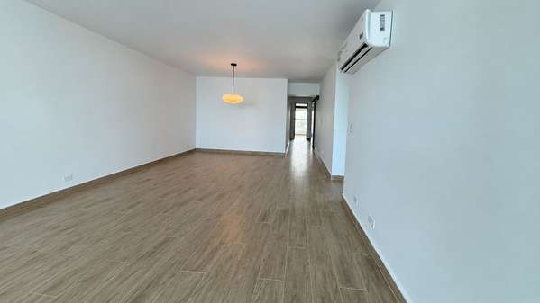 Apartment in San Francisco I 2 Rec I white line I with balcony and A block of Multiplaza