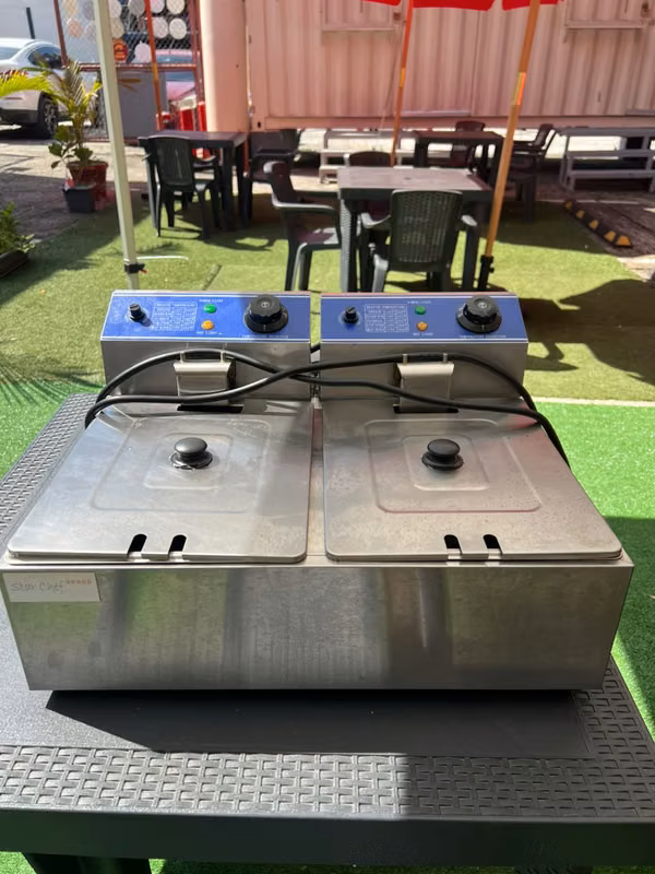 Plancha Eléctrica 220V + Freidora Doble Eléctrica 110V – Equipo Industrial