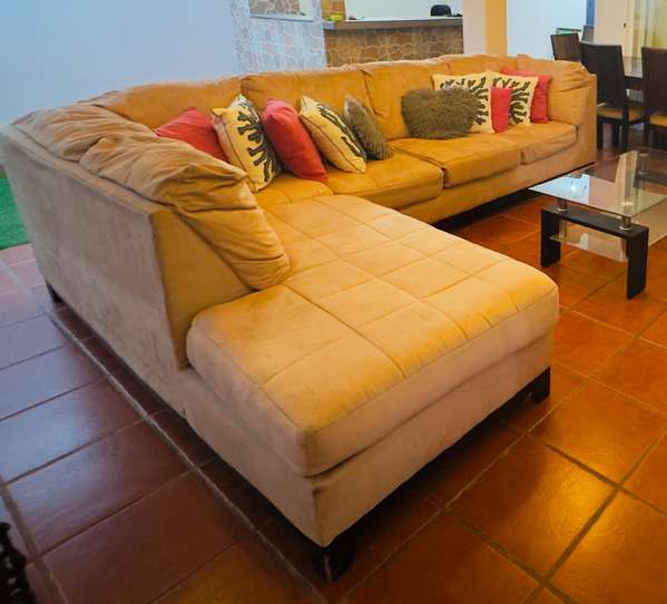 VENDO Sofá doble estilo L de seis puestos