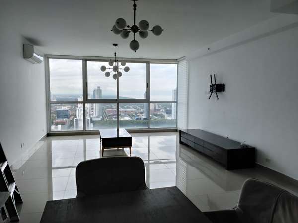 Furnished 3-bedroom apartment with ocean views, 2 parking spaces, and luxury amenities in Panama City.
