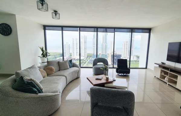 Apartment in East Coast I with excellent distribution and view of the sea and the city