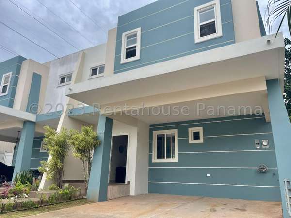 Se Vende Casa en Brisas Del Golf GC24-2896