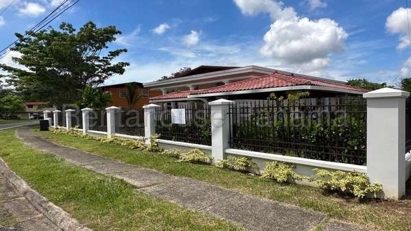 Casa Parcialmente Amoblada en Alquiler en Clayton CIG262295