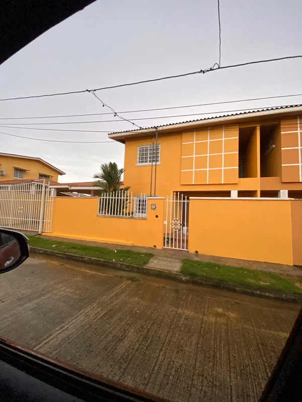 SE ALQUILA CASA EN QUINTAS DE NUEVO ARRAIJAN 