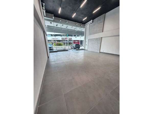 Alquiler de local a estrenar de 217 mts en Via Brasil/ City Plaza