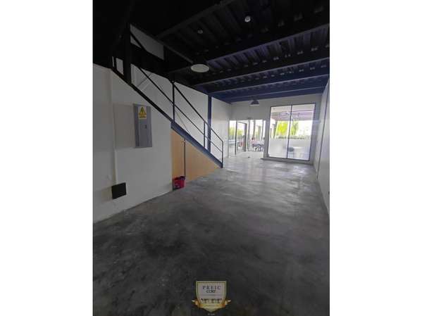 Alquilo local comercial en Plaza de San Francisco L.T