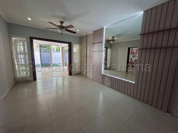 House for sale in Costa Sur Villa Valencia AP2