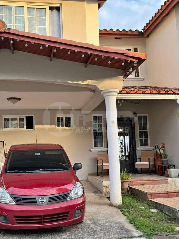 Alquiler de casa en Rivera Colonial, Brisas del Golf. MY